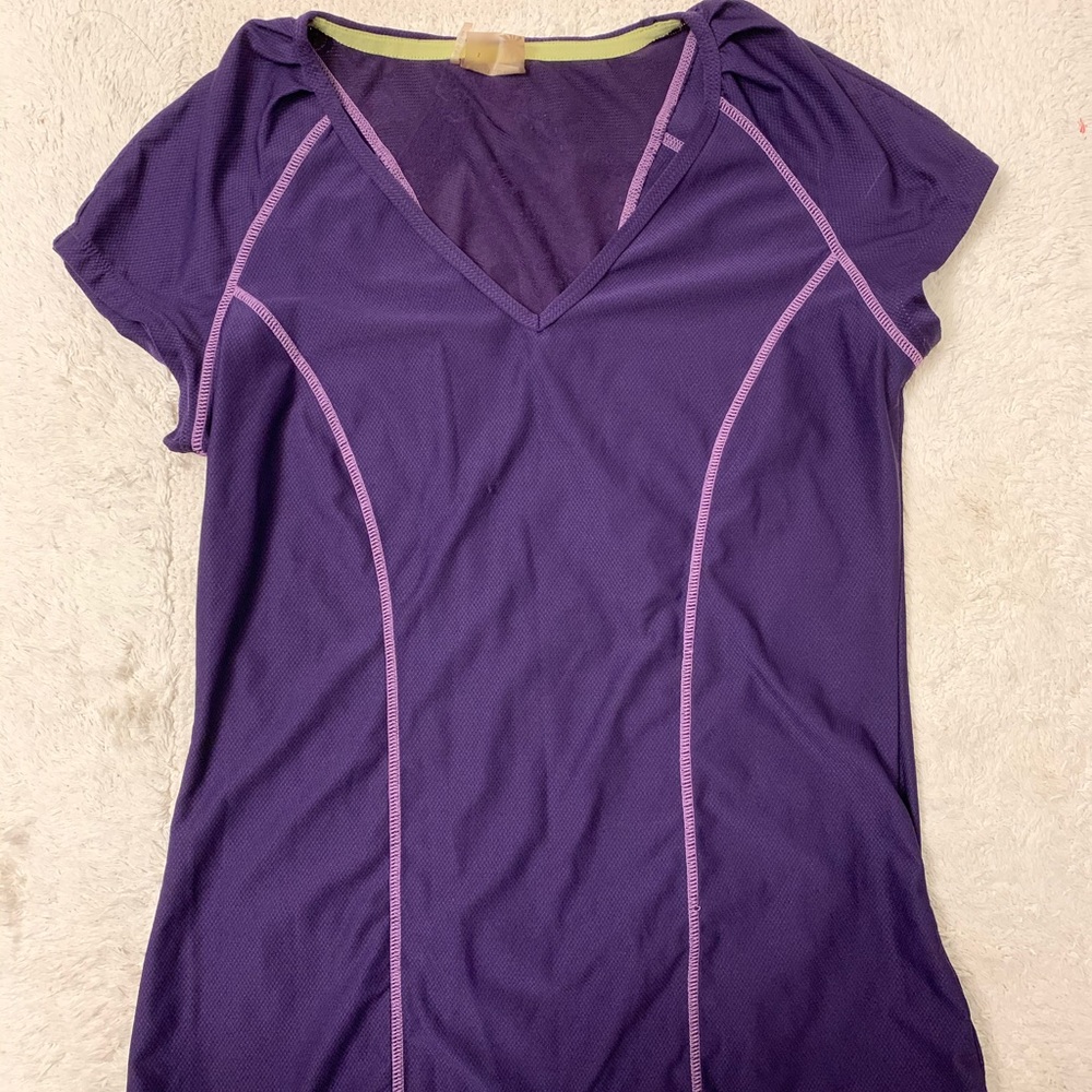 Athleta workout V-neck shirt size S